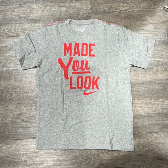 Nike shirt - Picture 1 of 1